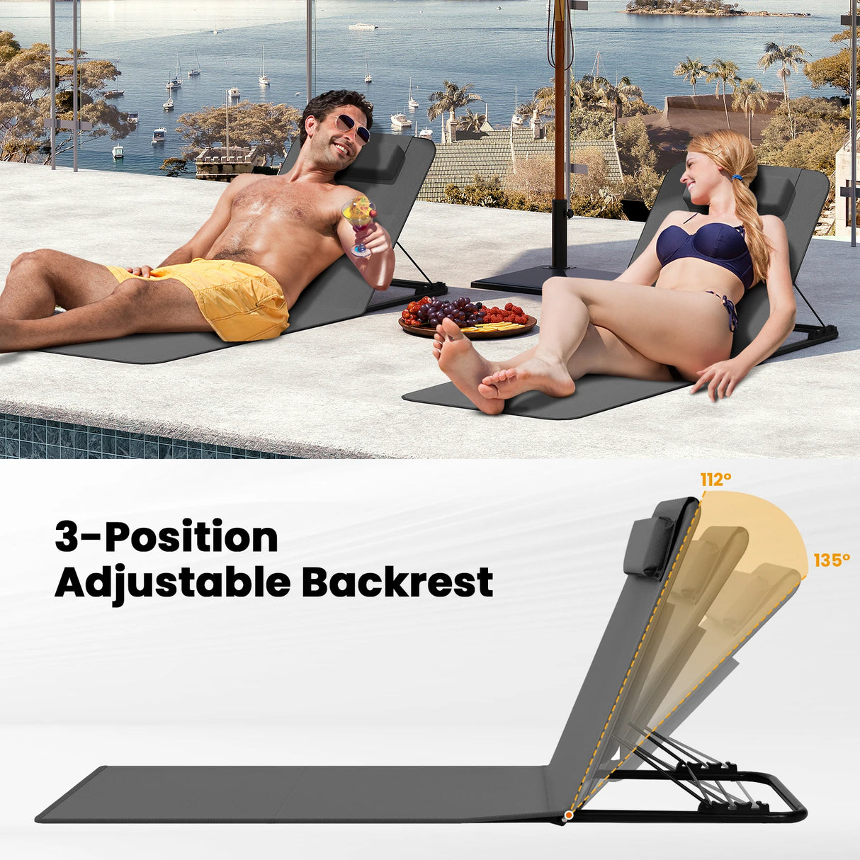 Gevulde BukkitBow strandmat met verstelbare rugleuning en hoofdkussen, geschikt voor comfortabel loungen op het strand.