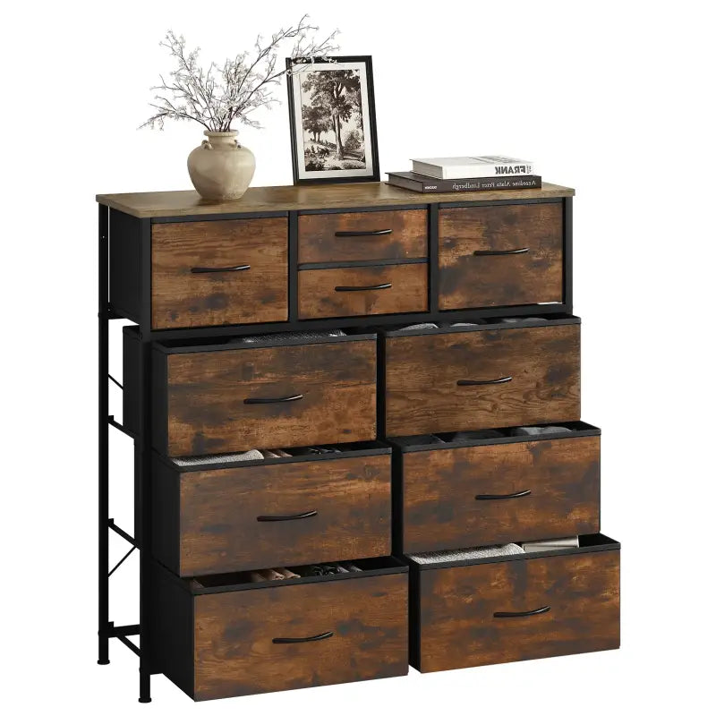 BukkitBow ladekast met 10 stoffen lades, hout, metaal en non-woven stof, vintage industrieel ontwerp in rustiek bruin en zwart.