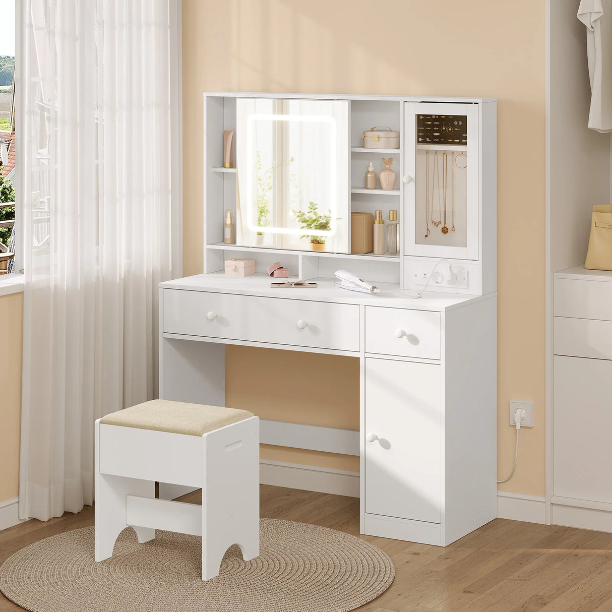 Luxe witte BukkitBow kaptafel met schuifspiegel en sieradenkast, elegant meubelstuk voor make-up en accessoires.
