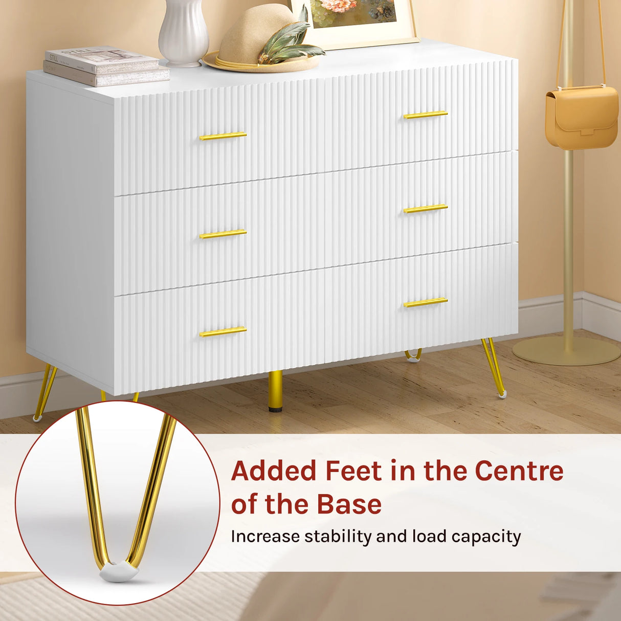 Luxe witte BukkitBow commode met zes laden en gouden details, elegant meubel voor slaapkamer of woonkamer
