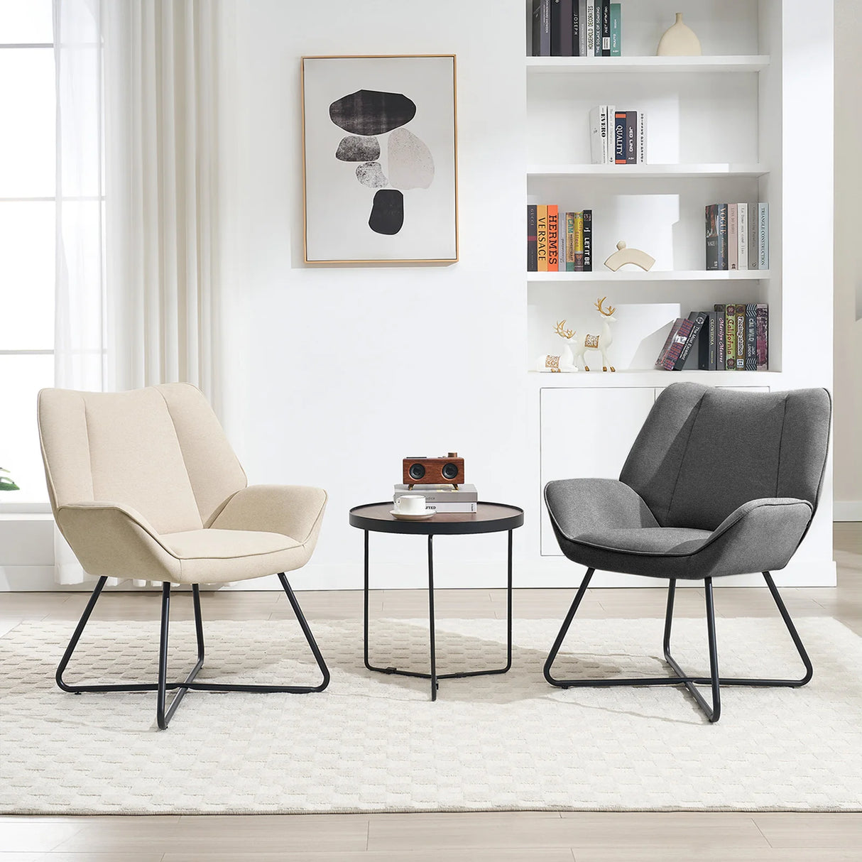 Moderne BukkitBow fauteuil van linnen met X-vormig onderstel, comfortabele zit en stijlvolle design voor in de woonkamer