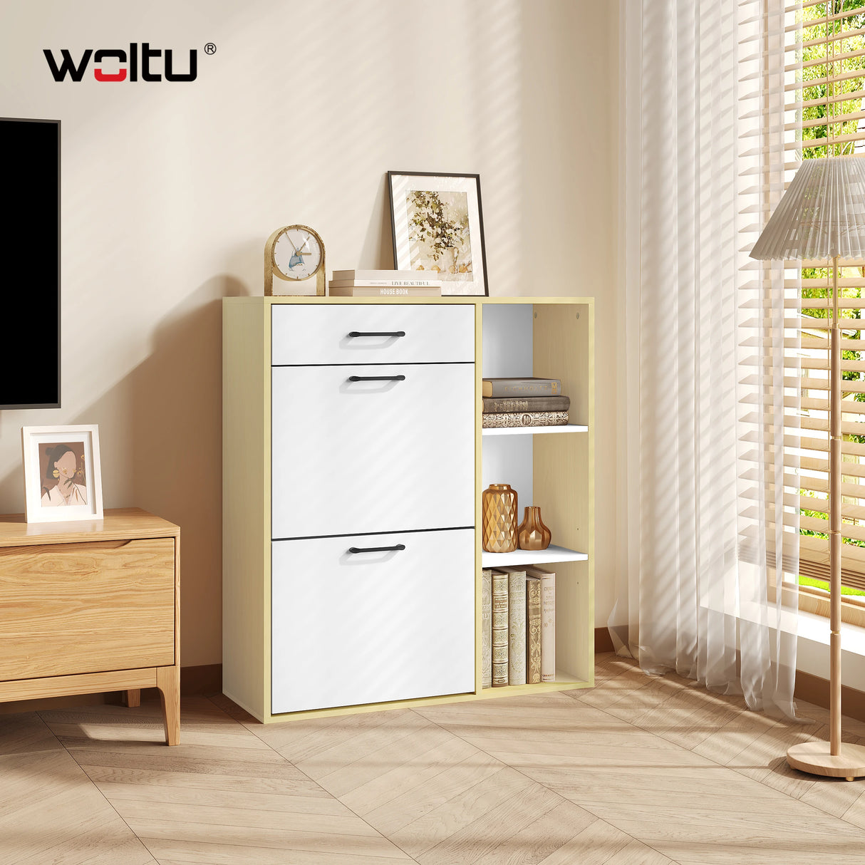 Moderne witte schoenenkast van BukkitBow met kantelbakken en lade, ideaal voor schoenenopslag en georganiseerd interieur.
