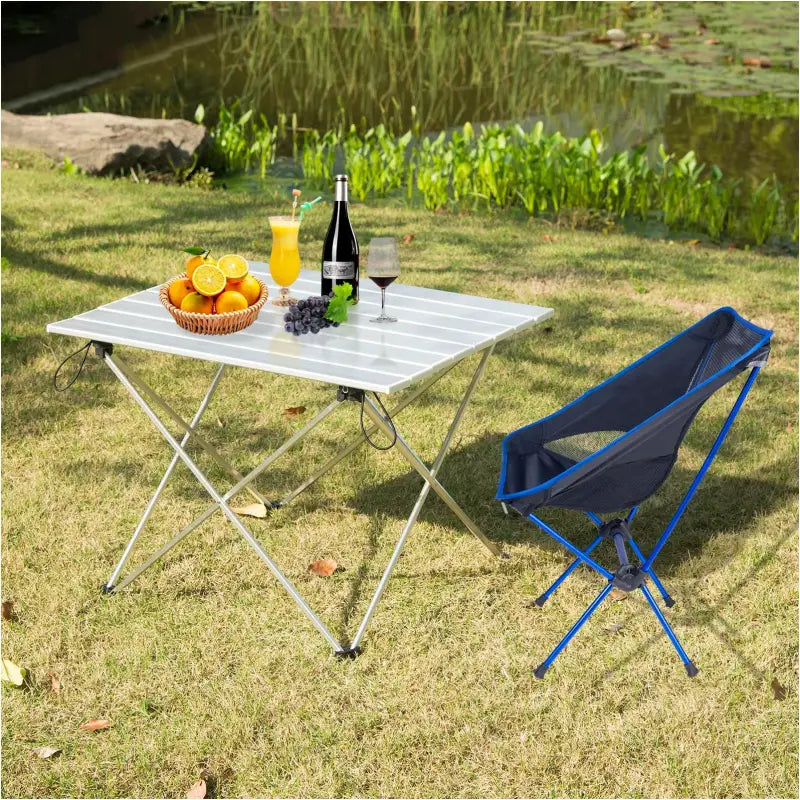 BukkitBow opvouwbare aluminium campingtafel met opbergtas, 46x40x56cm, lichtgewicht en draagbaar voor kampeer- en outdoorgebruik.
