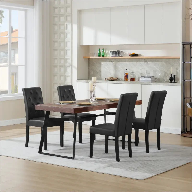 Set van 2 BukkitBow kunstleren eetkamerstoelen met massief houten poten, ergonomisch design en zithoogte van 48,5 cm.