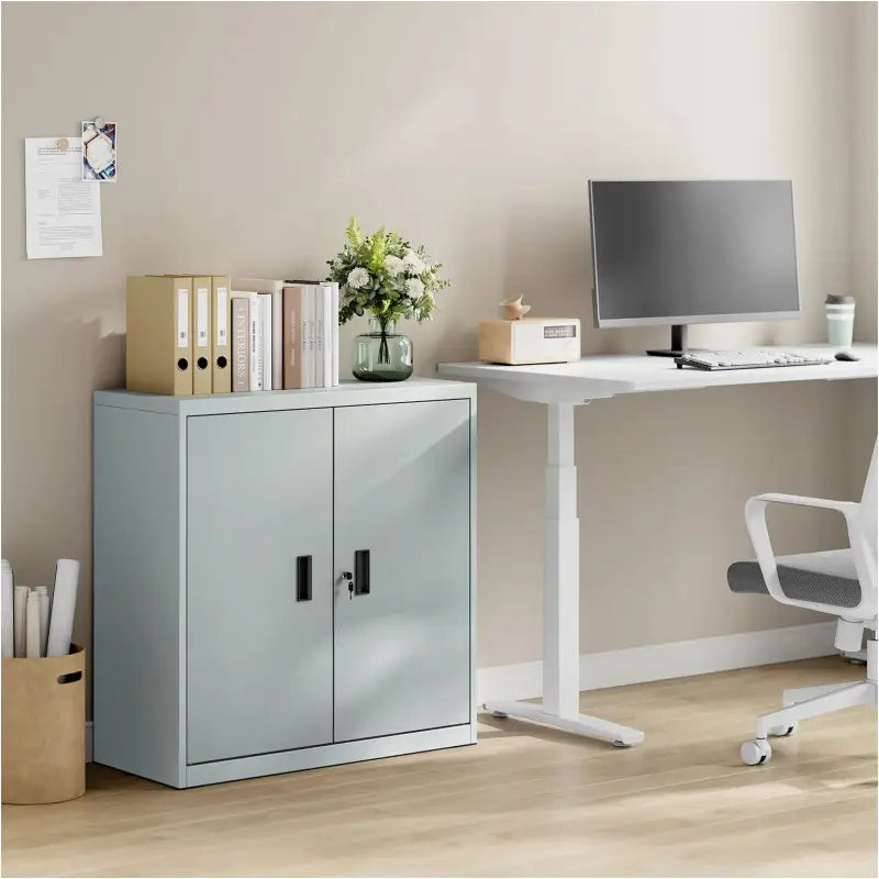 BukkitBow vergrendelbare metalen archiefkast met dubbele deuren en verstelbare planken, afmetingen 90x92x40 cm.