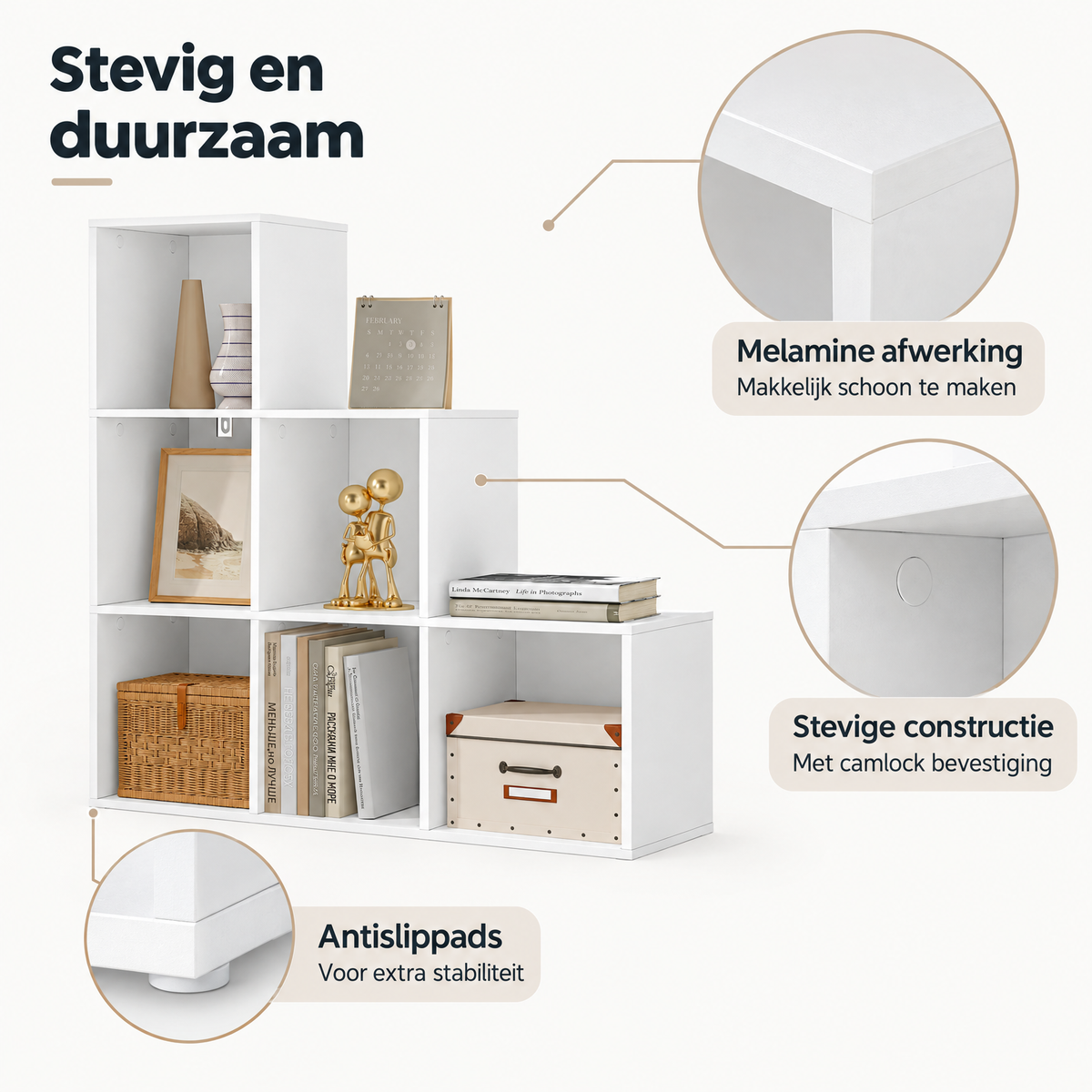 Detail van materiaal en afwerking van trapvormige boekenkast