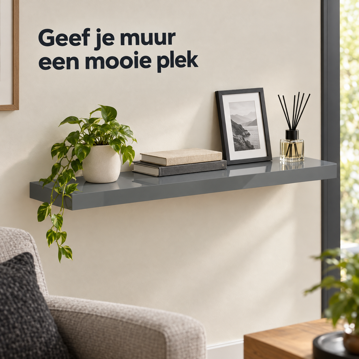 zwevende wandplank grijs in gebruik in een passende praktijksituatie
