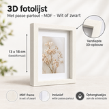 Witte of zwarte 3D fotolijst van MDF met passe-partout, geschikt voor het inlijsten van foto's en kunstwerken.