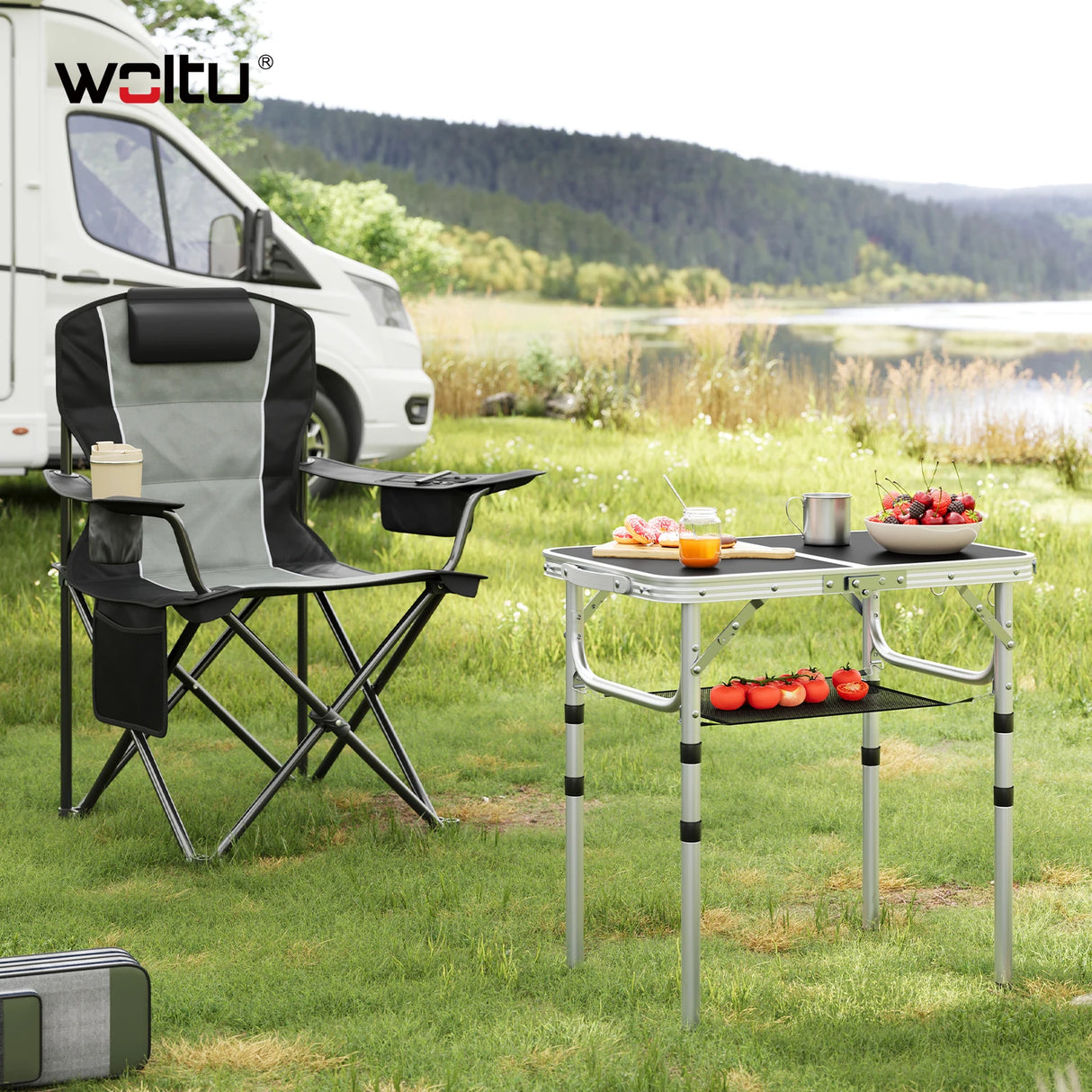 Verstelbare BukkitBow campingtafel met opbergnet en haken, inklapbaar en geschikt voor kamperen en outdoor activiteiten.