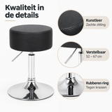Detail van materiaal en afwerking van barkruk zonder rugleuning