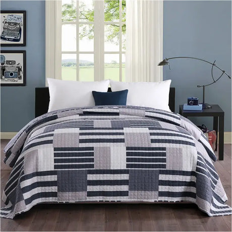 Dik gewatteerd BukkitBow bedsprei met patchwork patroon, zacht en duurzaam, verkrijgbaar in diverse maten en kleuren.