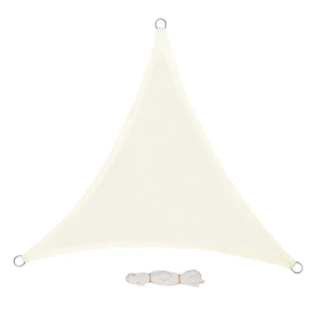 BukkitBow driehoekig schaduwdoek van 180g/m² HDPE met UV-bescherming 50+, RVS gespen en bevestigingskoorden, water- en luchtdoorlatend.