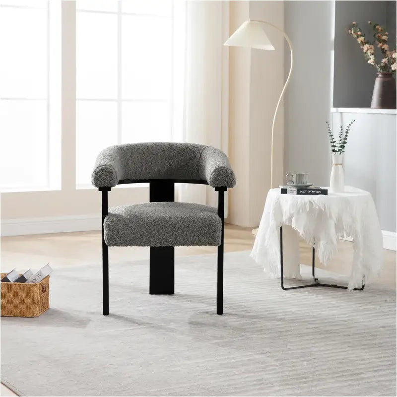 BukkitBow fauteuil met fleece bekleding in lamsvacht-look, rubberwood frame, ergonomisch en modern design, comfortabele zithouding