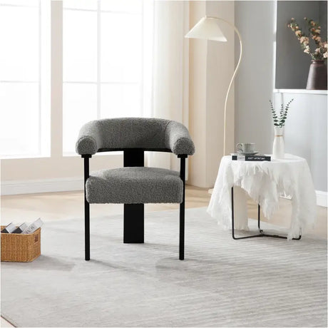 BukkitBow fauteuil met fleece bekleding in lamsvacht-look, rubberwood frame, ergonomisch en modern design, comfortabele zithouding
