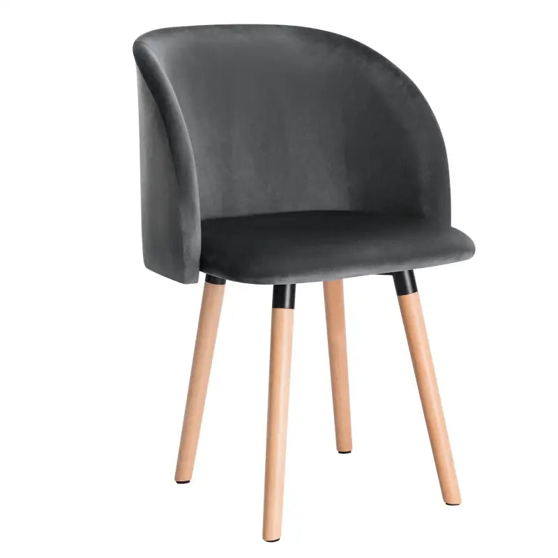 BukkitBow fluwelen eetkamerstoel met massief houten frame, ergonomisch design en zithoogte van 47 cm.