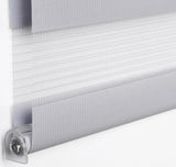 Grijs duo-rolgordijn zonder boren van BukkitBow met zebra patroon, geschikt voor lichte en privacy behoeften.