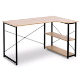Industrieel hoekbureau van BukkitBow met 2 opbergplanken, compact ontwerp, 120x74cm voor thuis of kantoor.