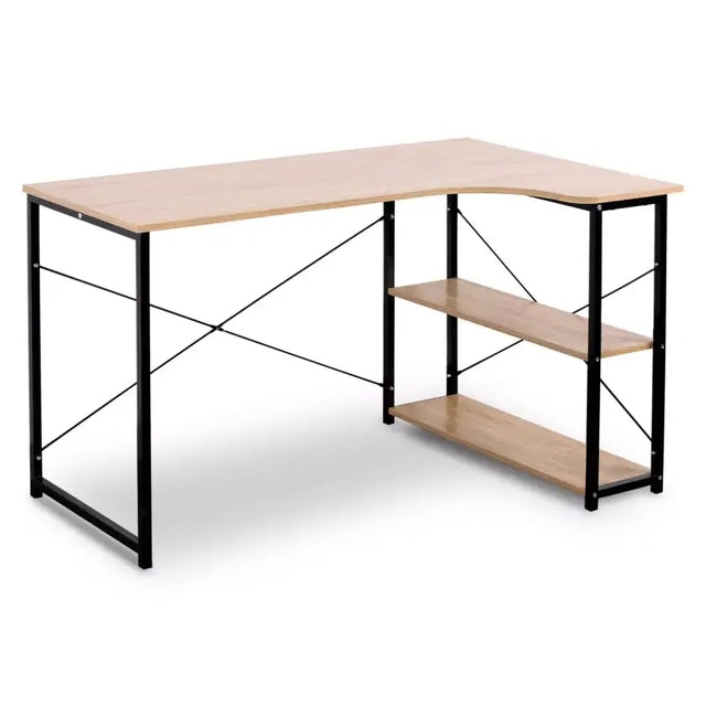 Industrieel hoekbureau van BukkitBow met 2 opbergplanken, compact ontwerp, 120x74cm voor thuis of kantoor.