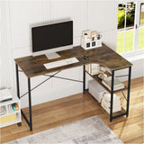 Industrieel hoekbureau van BukkitBow met twee opbergplanken, compact ontwerp, 120x74cm, geschikt voor kantoor of thuisgebruik.
