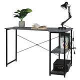 Industrieel BukkitBow hoekbureau van 120x74cm met twee planken voor opbergruimte, klein en functioneel voor thuis of kantoor.