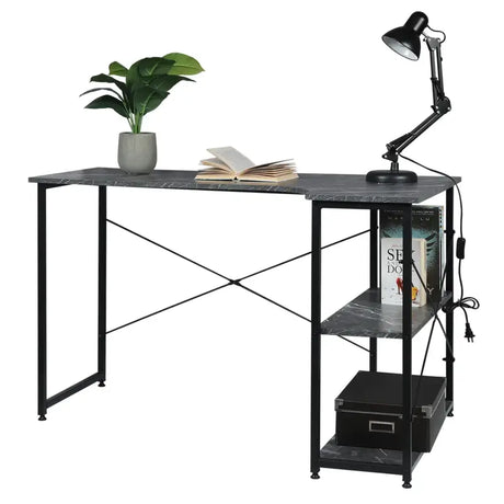 Industrieel BukkitBow hoekbureau van 120x74cm met twee planken voor opbergruimte, klein en functioneel voor thuis of kantoor.