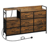 Industriële BukkitBow commode met 8 laden en ingebouwd stopcontact, modern dressoir met metalen handvatten en houtlook afwerking.