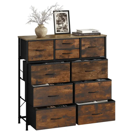 BukkitBow ladekast met 10 stoffen lades, hout, metaal en non-woven stof, vintage industrieel ontwerp in rustiek bruin en zwart.