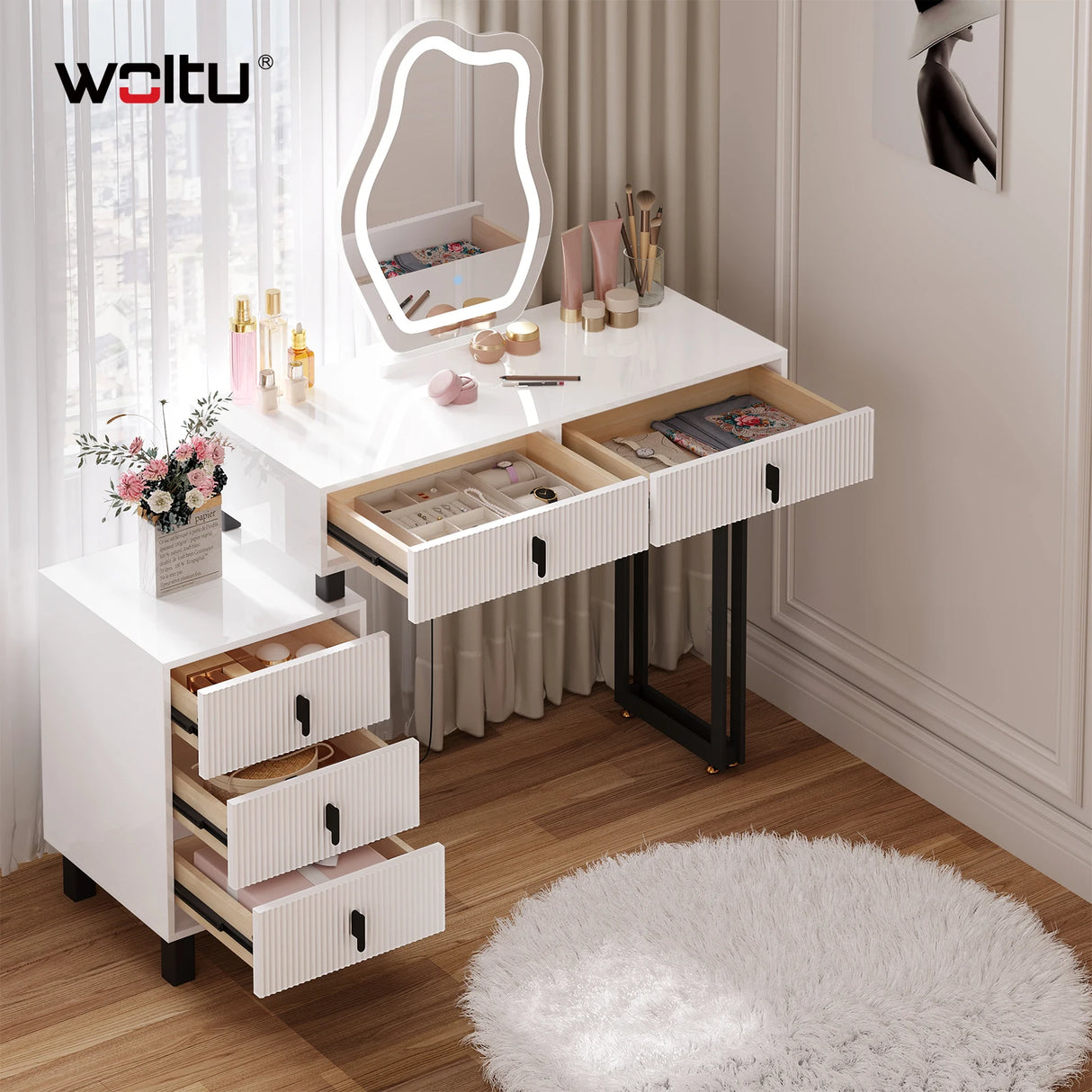Luxe BukkitBow kaptafel met witte afwerking, metalen frame en wolkvormige spiegel met vijf laden voor opmaak en accessoires.