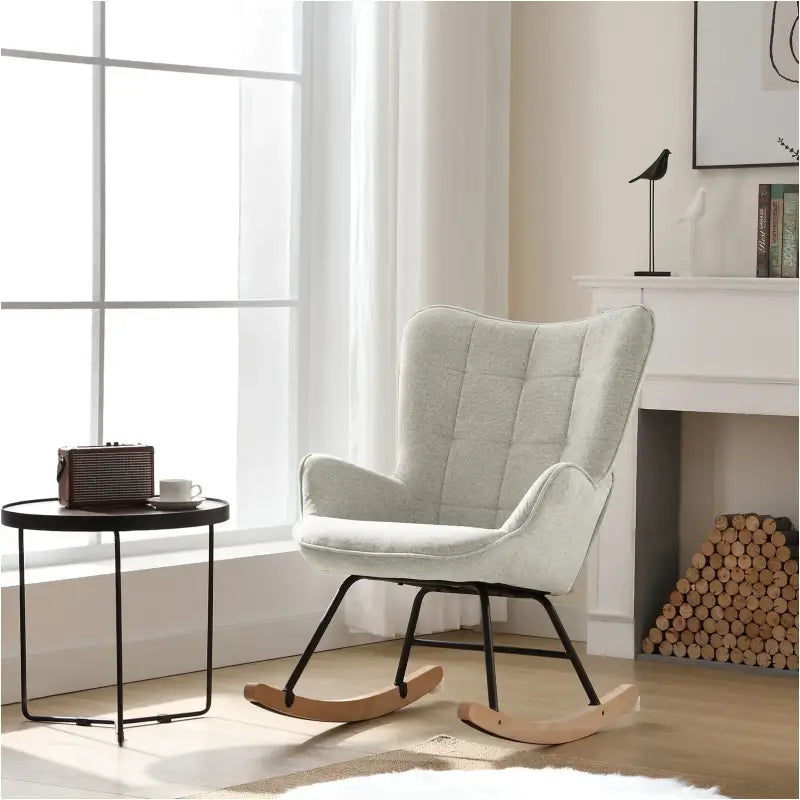 Luxe BukkitBow relaxstoel met moderne wingvorm, zachte ribfluwelen bekleding en metalen poten, zithoogte 46 cm.