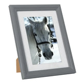 Massieve houten fotolijst van BukkitBow met glasbescherming, modern ontwerp en diverse maten, geschikt voor stijlvolle foto’s.