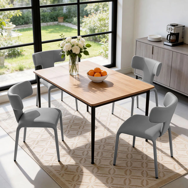 Set van 2 moderne BukkitBow eetkamerstoelen met metalen onderstel en wielen, stijlvolle en comfortabele eetkamerstoel ontwerp.