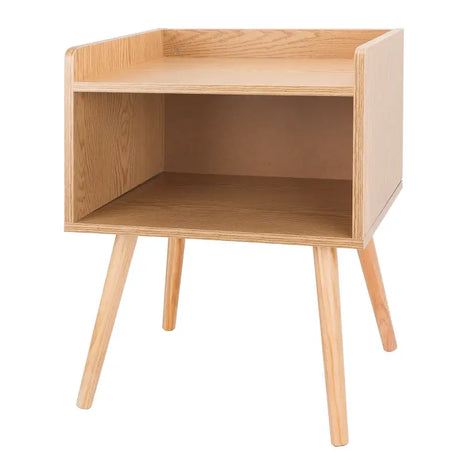 BukkitBow nachtkastje in licht eikenhout, MDF en massief hout, met open opbergvak en afmetingen 46x38x60cm.