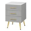 BukkitBow nachtkastje van fluweel met gouden poten, 3 lades, afmetingen 40x40x60cm, elegant en modern design.