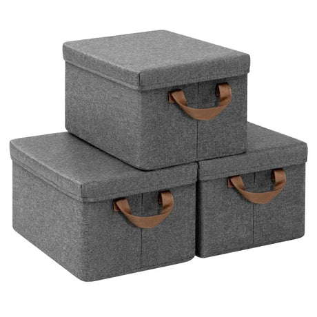 Set van 3 grijze BukkitBow opvouwbare opbergdozen van polyester en metaal, voorzien van deksels en handvatten.