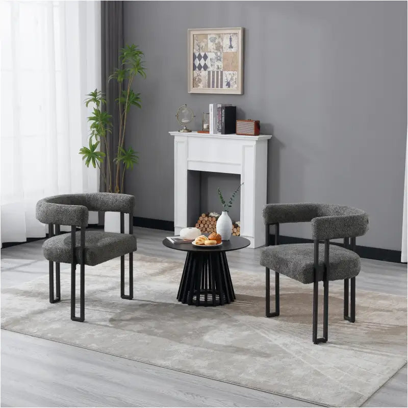 Set van 2 BukkitBow eetkamerstoelen met chenille stof, metalen poten en ergonomisch, comfortabel design.