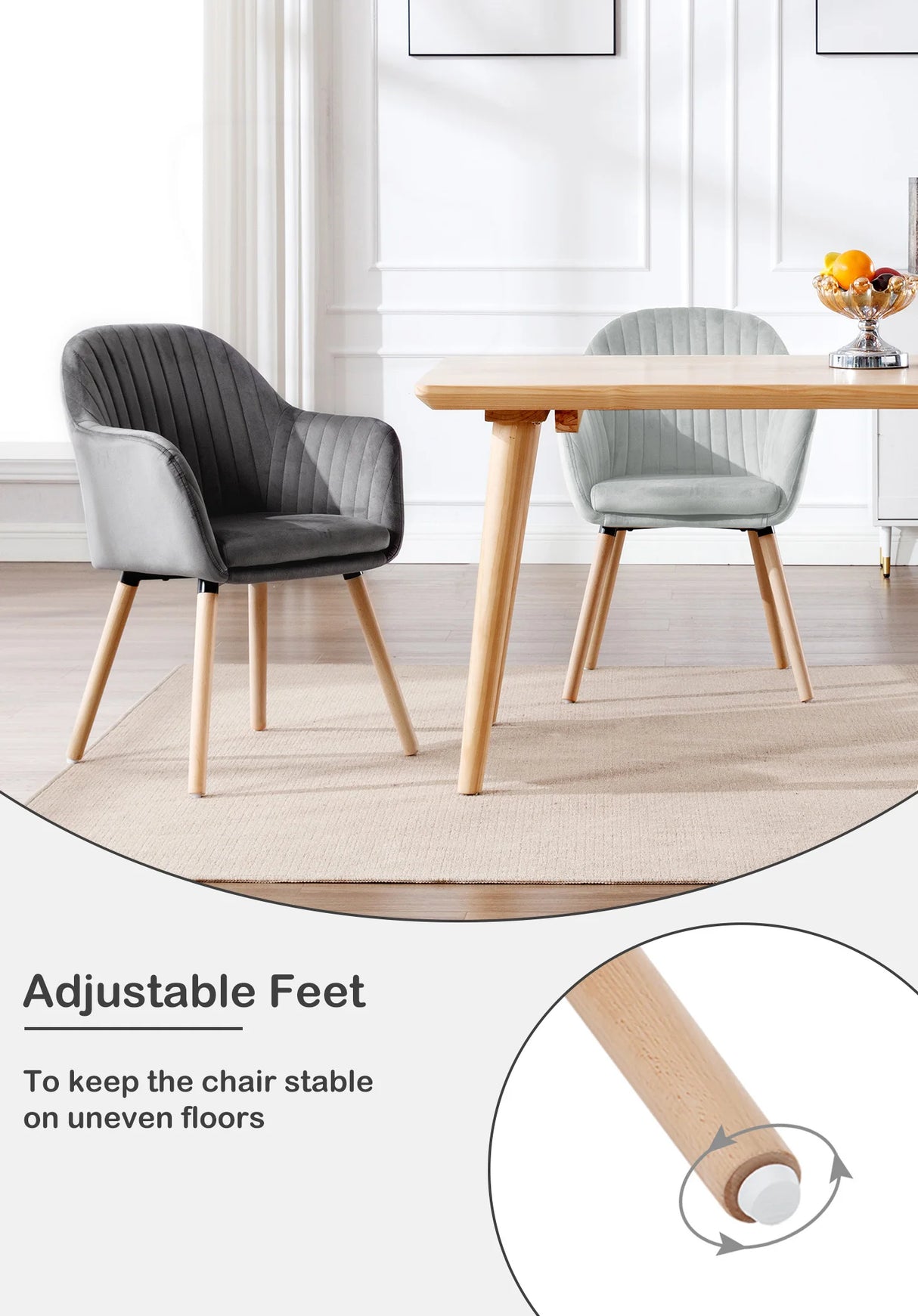 Set van 2 BukkitBow eetkamerstoelen met fluwelen bekleding, armleuningen en houten poten, gestoffeerd voor extra comfort.