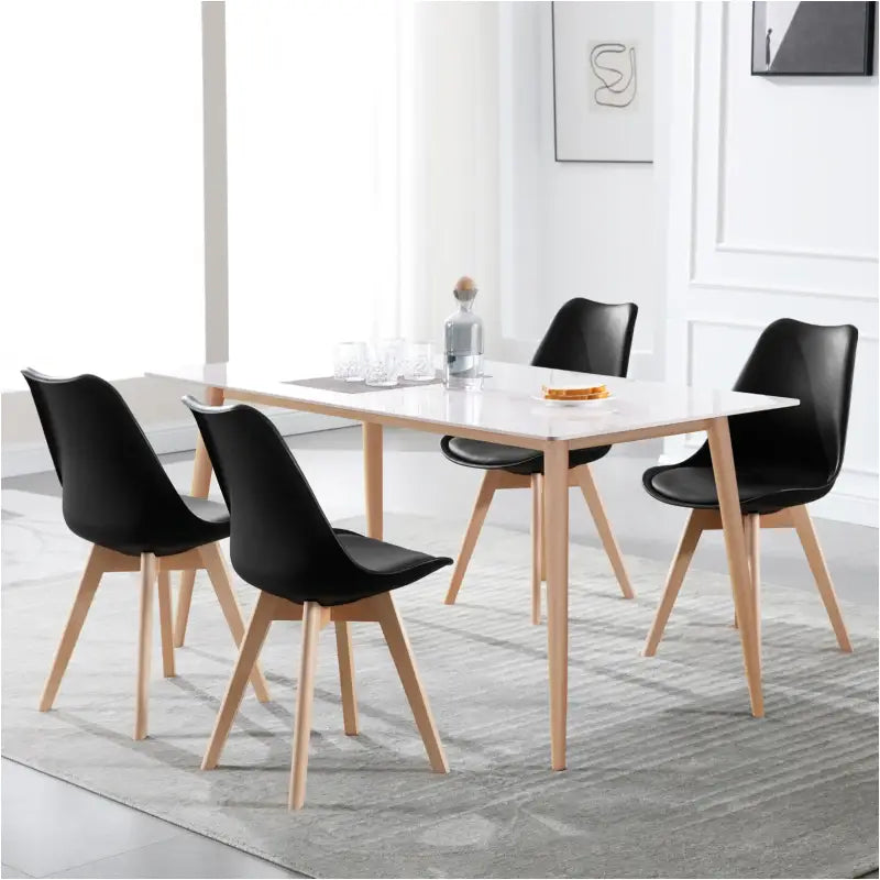 Set van 4 BukkitBow eetkamerstoelen met beukenhouten poten, stabiele PU-zitting en zithoogte van 42 cm voor comfortabel gebruik.