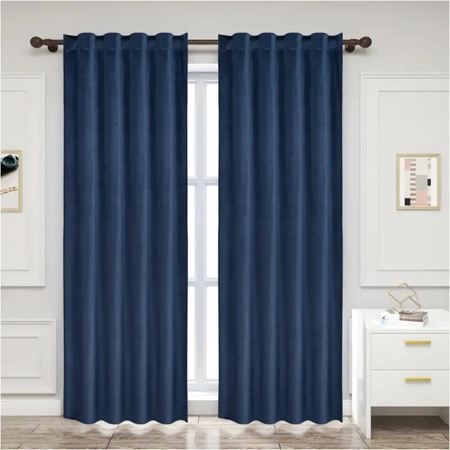 BukkitBow verduisteringsgordijnen van polyester velours, 300g/m², in verschillende maten en kleuren, hangend voor raam.