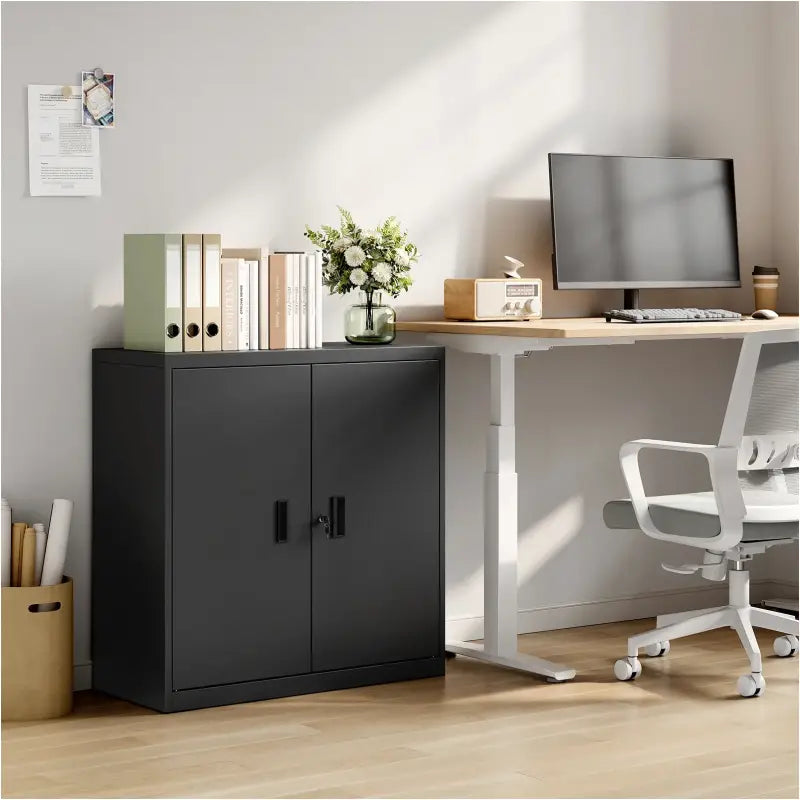 BukkitBow vergrendelbare metalen archiefkast met dubbele deuren en verstelbare planken, afmetingen 90x92x40 cm.