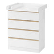 Witte BukkitBow commode met 4 laden en afneembaar verschoonopzetstuk, geschikt voor slaapkamers of kinderkamers.