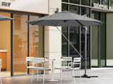 BukkitBow zwevende parasol met 360° draaibare en 5 kantelstanden, diameter 300 cm, in een tuin setting