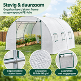 Detail van materiaal en afwerking van foliekas