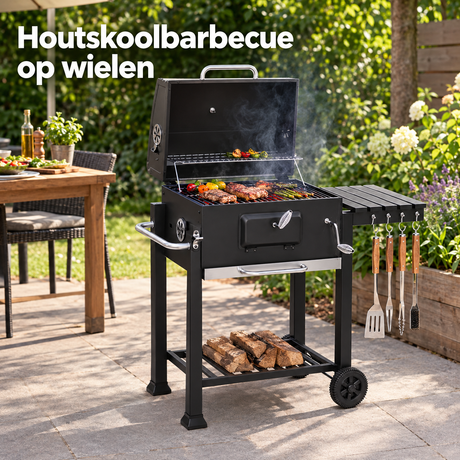 houtskoolbarbecue op wielen in gebruik in een passende praktijksituatie