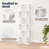 Detail van materiaal en afwerking van open boekenkast