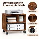Ruwe houten printerstandaard op wielen met 3 open vakken, afmetingen 40x30x35 cm, rustieke bruine afwerking.