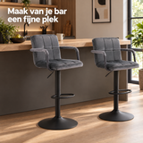 velvet barkrukken met armleuning in gebruik in een passende praktijksituatie