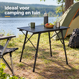 verstelbare campingtafel in gebruik in een passende praktijksituatie