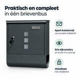 Antracietkleurige BukkitBow wandbrievenbus met krantenvak, naamplaatje en afsluitbaar voor veilige postbezorging.
