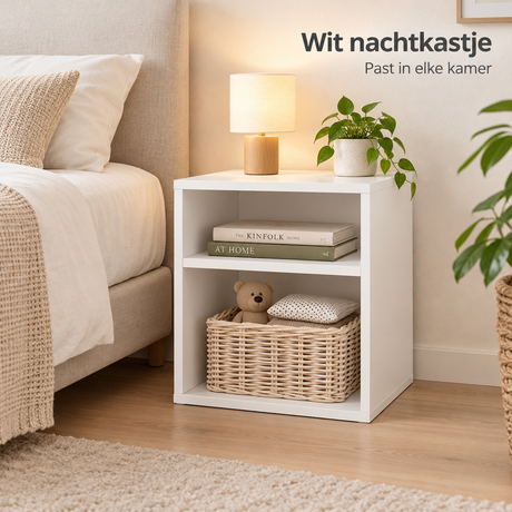 Wit nachtkastje van BukkitBow met 2 open vakken, afmetingen 35x41x35 cm, geschikt voor slaapkamer of woonkamer.
