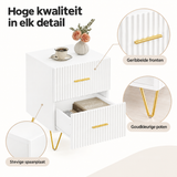 Wit nachtkastje met 2 lades, goudkleurige details en geribbelde fronten, afmetingen 40x35x53 cm, van BukkitBow.